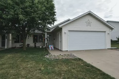 597 19th St, Zumbrota, MN 55992