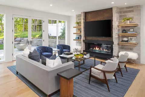 2290 Melody Hill Rd, Excelsior, MN 55331