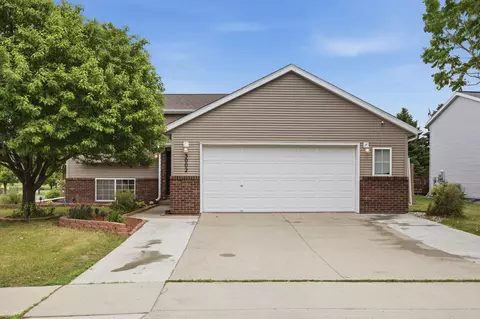 3002 34th St S, Moorhead, MN 56560