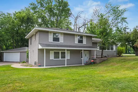 10500 Vessey Rd, Bloomington, MN 55437