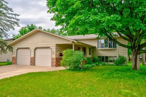 613 7th St N, Hudson, WI 54016