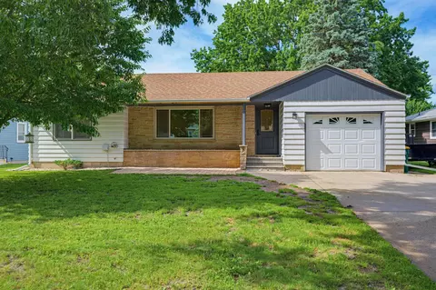 Exterior - 735 E 4th St, Litchfield, MN 55355 photo 2 of 4