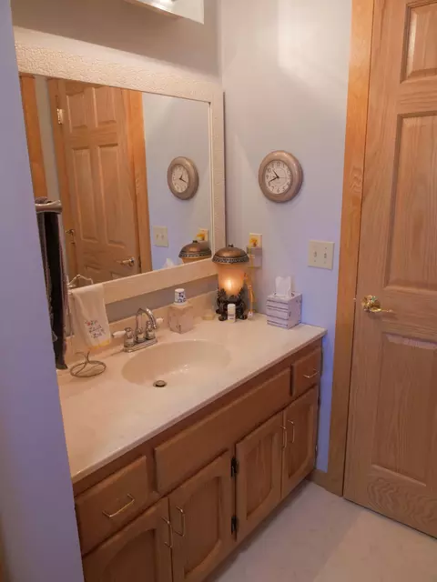 Bath - 33434 Country Loop, Wadena, MN 56482 photo 2 of 6
