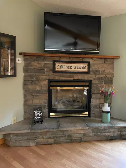 Living - 33434 Country Loop, Wadena, MN 56482 photo 4 of 5