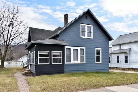 1051 W King St, Winona, MN 55987