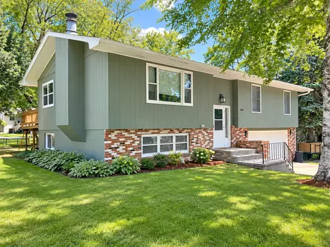 Exterior - 1301 9th St SE, Willmar, MN 56201 photo 2 of 5