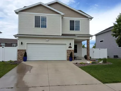442 Foxtail Dr E, West Fargo, ND 58078