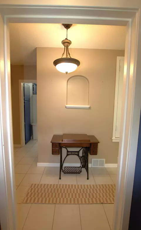 Entry Way - 616 7th St NE, Staples, MN 56479 photo 1 of 3