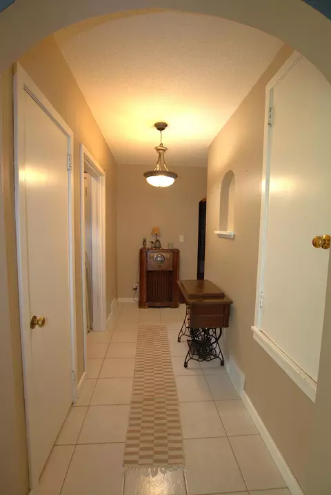 Entry Way - 616 7th St NE, Staples, MN 56479 photo 2 of 3