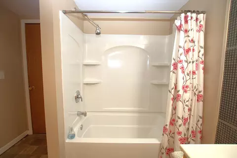 Bath - 616 7th St NE, Staples, MN 56479 photo 3 of 3