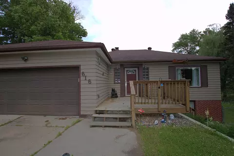 Exterior - 616 7th St NE, Staples, MN 56479 photo 2 of 6