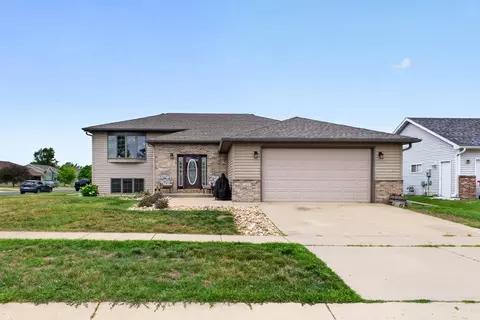 205 10th Ave SE, Kasson, MN 55944