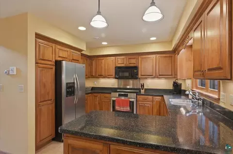 Kitchen - 4210 Jackson Dr, Duluth, MN 55811 photo 2 of 2
