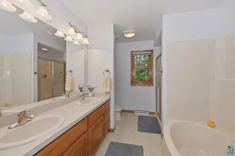 Bath - 4210 Jackson Dr, Duluth, MN 55811 photo 3 of 3