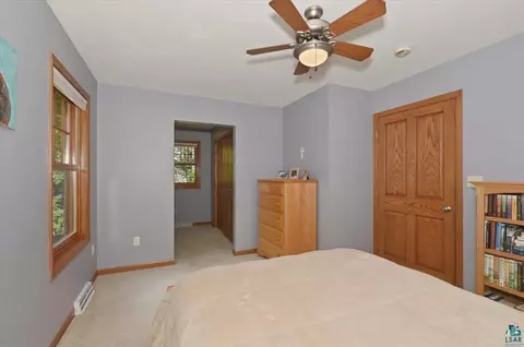 Bedroom - 4210 Jackson Dr, Duluth, MN 55811 photo 6 of 7