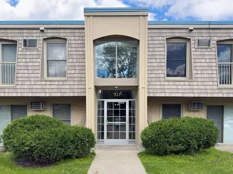 921 11th Ave S #5, Hopkins, MN 55343