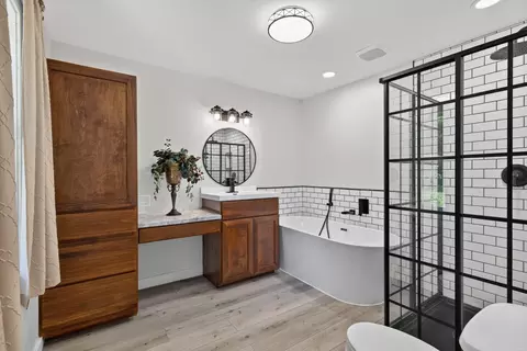 Bath - 5335 Pine Beach Rd, Brainerd, MN 56401 photo 1 of 4