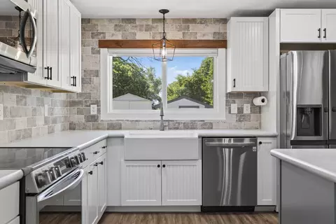 Kitchen - 5335 Pine Beach Rd, Brainerd, MN 56401 photo 2 of 5