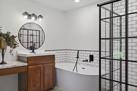 Bath - 5335 Pine Beach Rd, Brainerd, MN 56401 photo 2 of 4