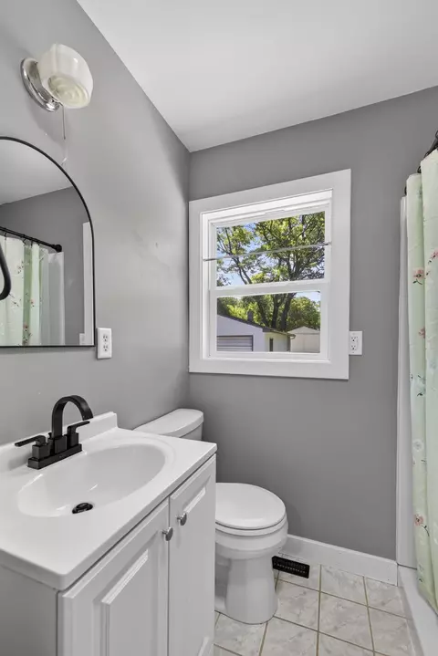 Bath - 5335 Pine Beach Rd, Brainerd, MN 56401 photo 4 of 4
