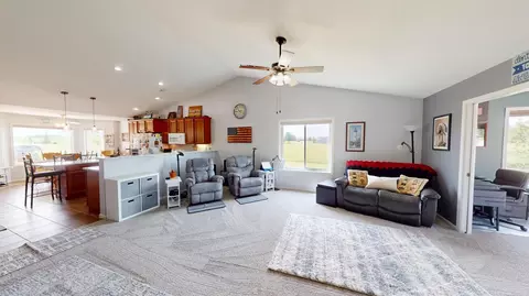 1987 Paradise Rd, Albert Lea, MN 56007