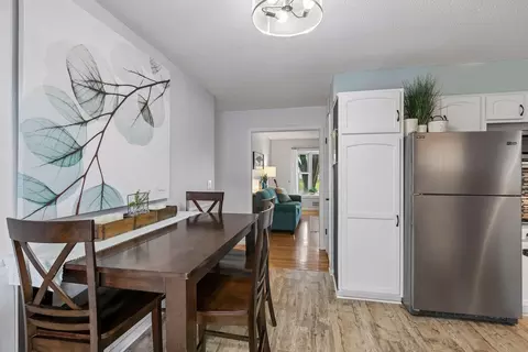 1913 Independence Ave N, Golden Valley, MN 55427