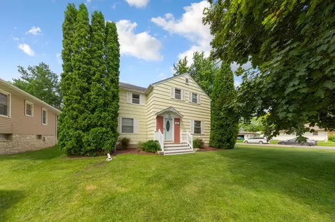 825 8th Ave NE, Waseca, MN 56093
