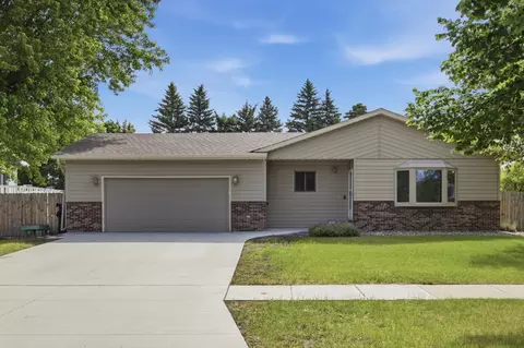 3950 15th St S, Fargo, ND 58104