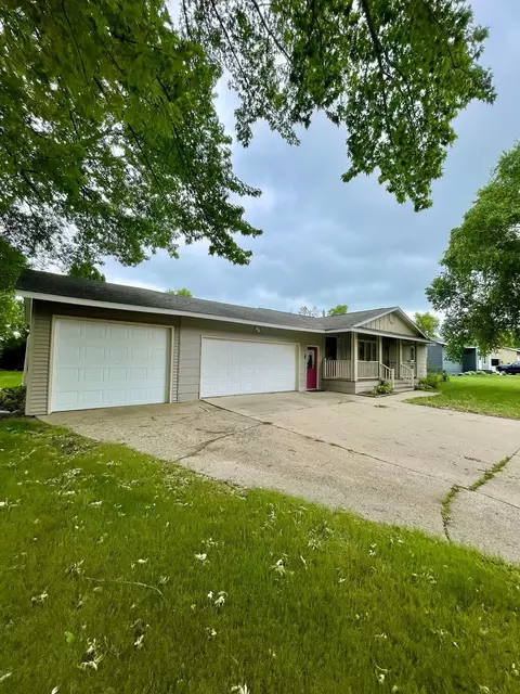 1006 10th St SW, Wadena, MN 56482
