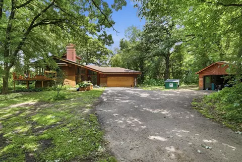 1130 River Dr, River Falls, WI 54022