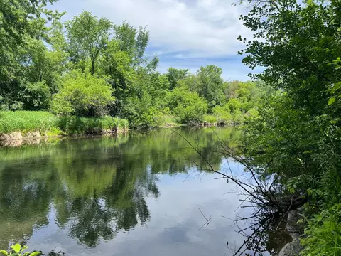1130 River Dr, River Falls, WI 54022