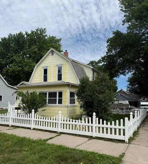 302 Nicollet Ave, Mankato, MN 56003