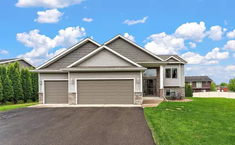 12012 Mayview Cv, Lindstrom, MN 55045