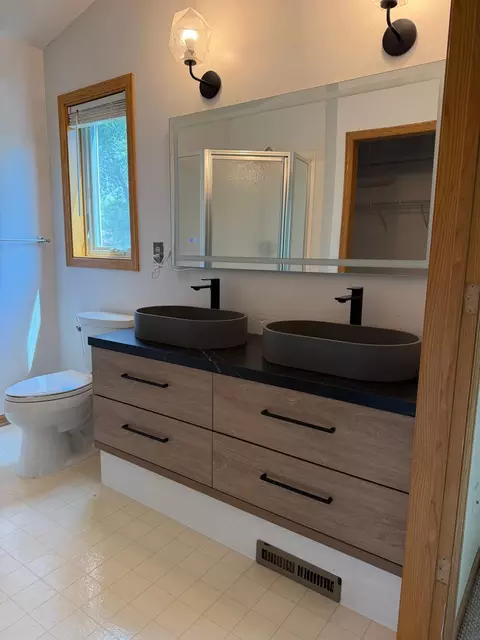 Bath - 3698 Willbrook Ct, Eagan, MN 55123 photo 3 of 4