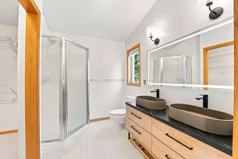 Bath - 3698 Willbrook Ct, Eagan, MN 55123 photo 2 of 3