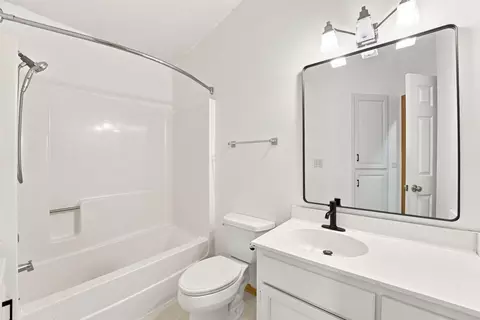 Bath - 3698 Willbrook Ct, Eagan, MN 55123 photo 3 of 3
