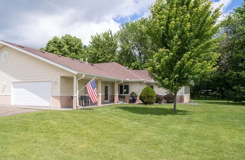 12998 Evergreen Dr, Lindstrom, MN 55045