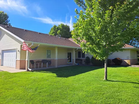 12998 Evergreen Dr, Lindstrom, MN 55045