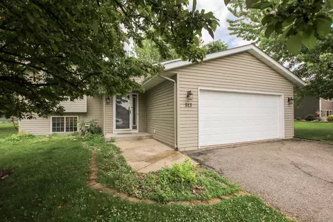 913 Carolina Pkwy NW, Hutchinson, MN 55350