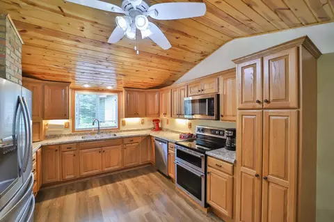 Kitchen - 12180 County Road 8, Brainerd, MN 56401 photo 3 of 4