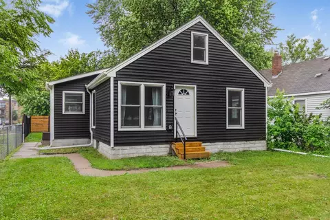 87 Wheelock Pkwy W, Saint Paul, MN 55117