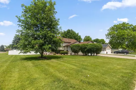 5809 126th St W, Apple Valley, MN 55124
