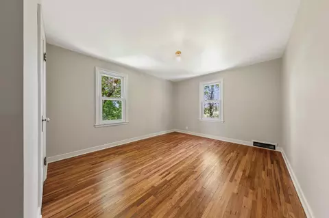 Bedroom - 21500 Hayward Ave, Faribault, MN 55021 photo 4 of 8