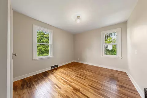 Bedroom - 21500 Hayward Ave, Faribault, MN 55021 photo 2 of 8