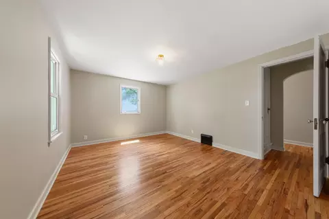 Bedroom - 21500 Hayward Ave, Faribault, MN 55021 photo 7 of 8