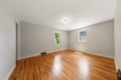 Bedroom - 21500 Hayward Ave, Faribault, MN 55021 photo 6 of 8