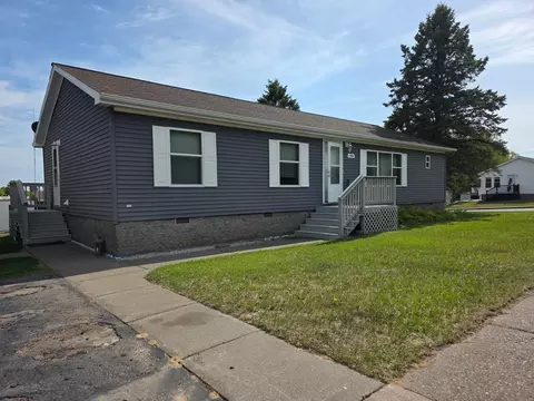 2 Barker Dr, Duluth, MN 55808