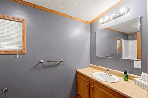 Bath - 2 Barker Dr, Duluth, MN 55808 photo 1 of 3