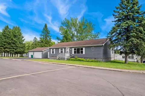 2 Barker Dr, Duluth, MN 55808