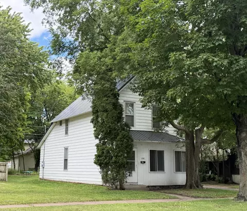 1208 7th St E, Menomonie, WI 54751